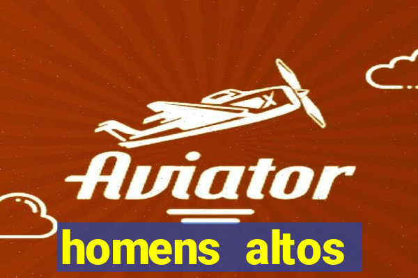 homens altos sarados pelados