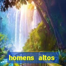 homens altos sarados pelados